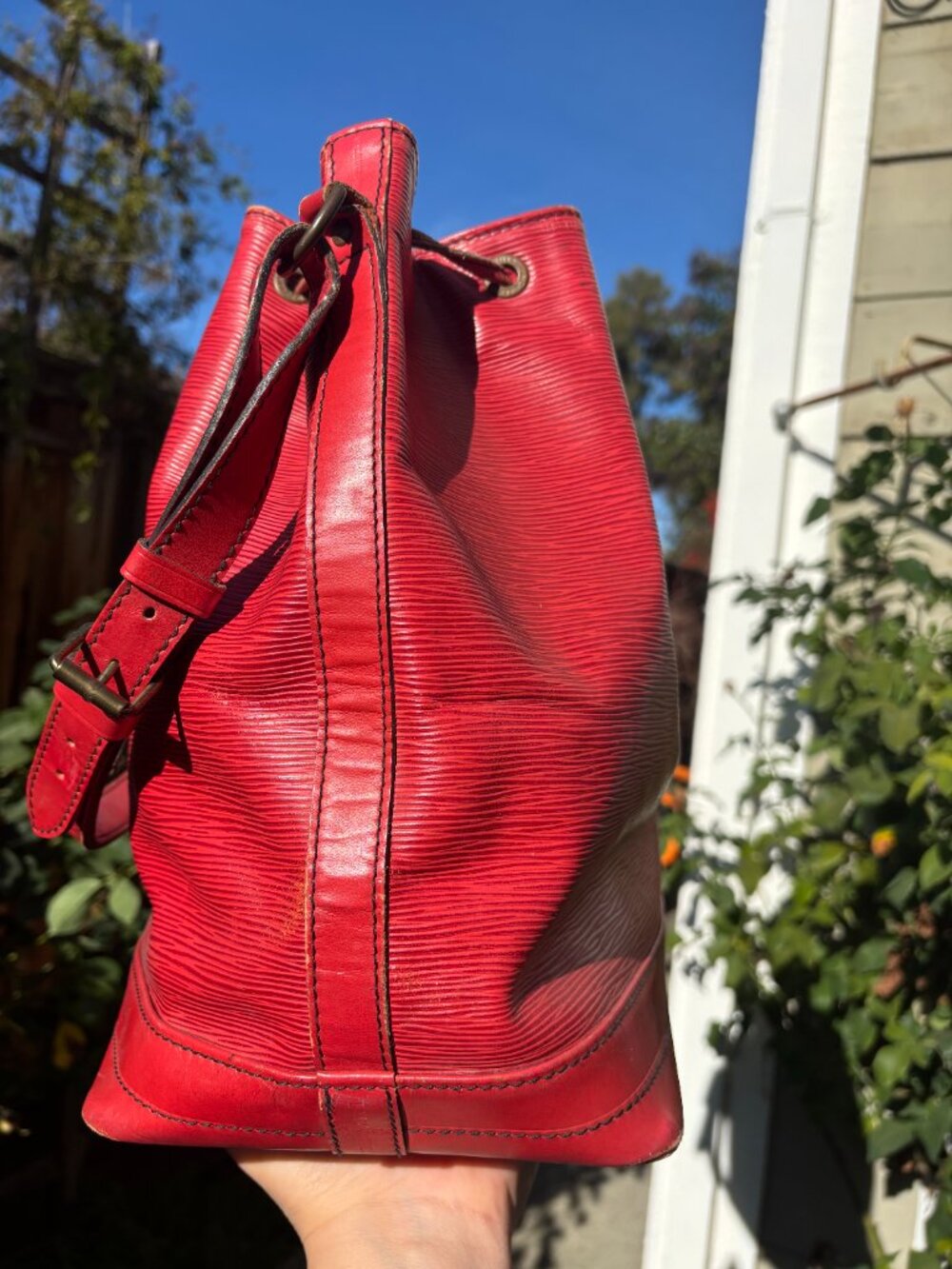 Authentic Louis Vuitton Red Neo Shoulder EPI RED - Picture 6 of 16